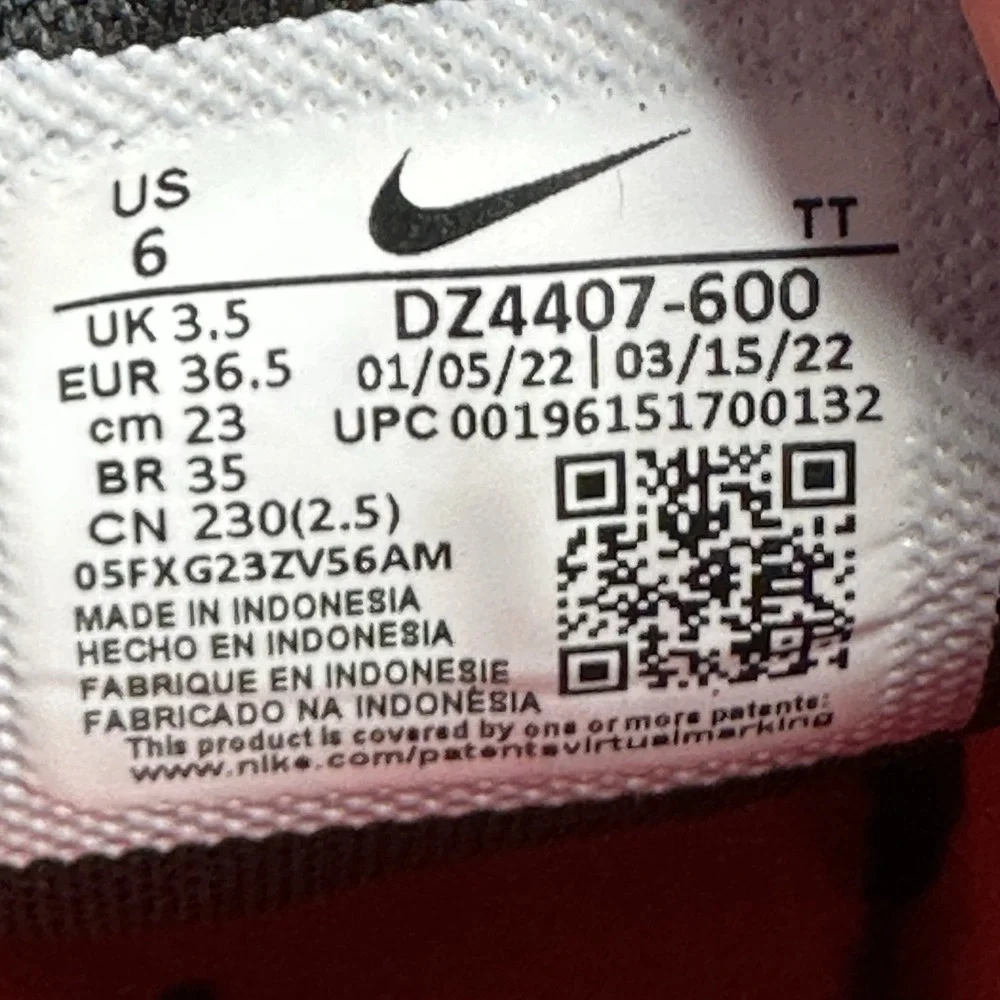 Womens Size 6 Nike Air Max 270 Pastel Shoes Black / Crimson Athletic Sneakers
